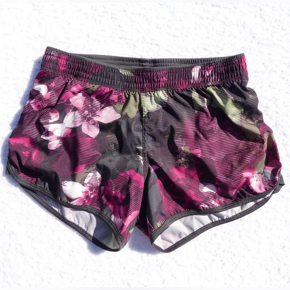 The North Face Active Flash Dry Shorts. Size: Small